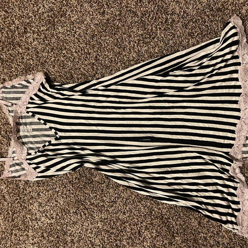 🩷Betsey Johnson Black and White Striped Cami with Lace🩷 - Picture 5 of 6